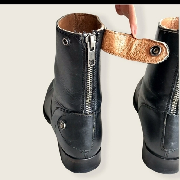 FRYE‎ BOOTIES - Picture 3 of 4